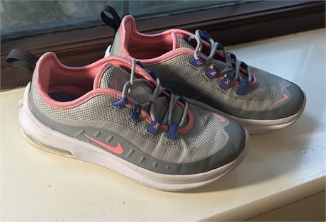 Nike Air Max Axis Trainers Kids size 13