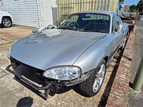 Hayling Garage -2004 Mazda MX-5 V8 Manual project