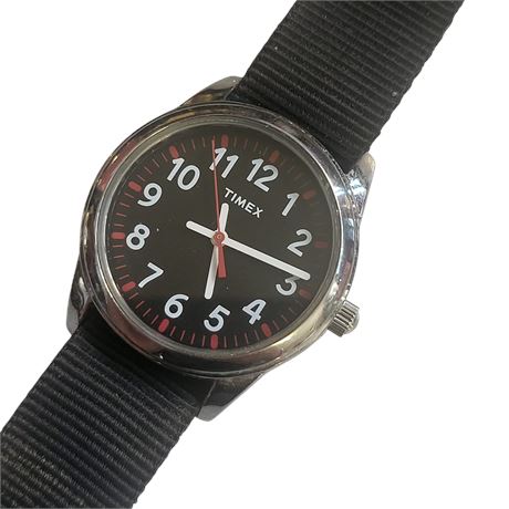 Vintage Timex TW7C10200 unisex military wristwatch Japan quartz movement WR GC