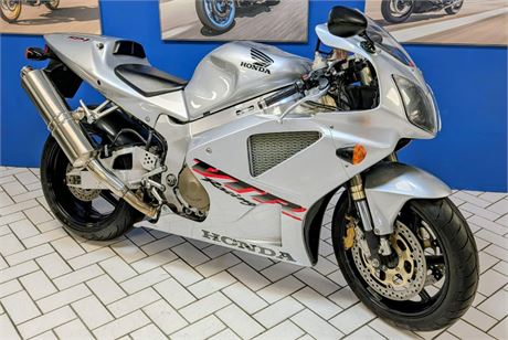 Honda VTR1000 SP1 by Haslemere Motorcycles