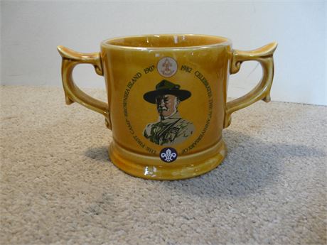 WADE POTTERY DOUBLE HANDLED MUG 1907-1982 SCOUTING