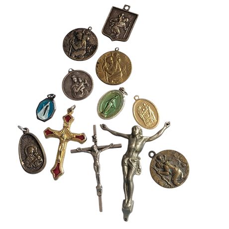 VINTAGE LOT OF CATHOLIC RELIGIOUS MEDALS PENDANTS FOBS GC