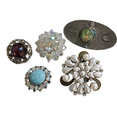 VINTAGE LOT OF COSTUME JEWELLERY FIVE X BROOCHES FAUX PEARL CELTIC ETC GC